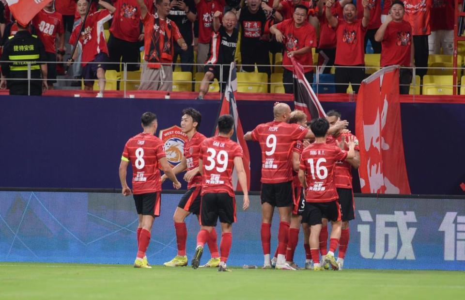 毕竟你多名, 岛随即足协